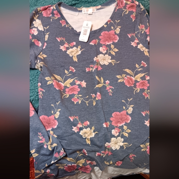 High low long sleeved shirt very soft material - Picture 2 of 2